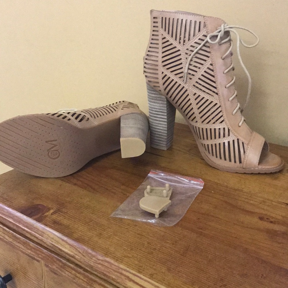 NEW CHELSEA MORELAND LACE UP ANKLE HEEL BOOT
